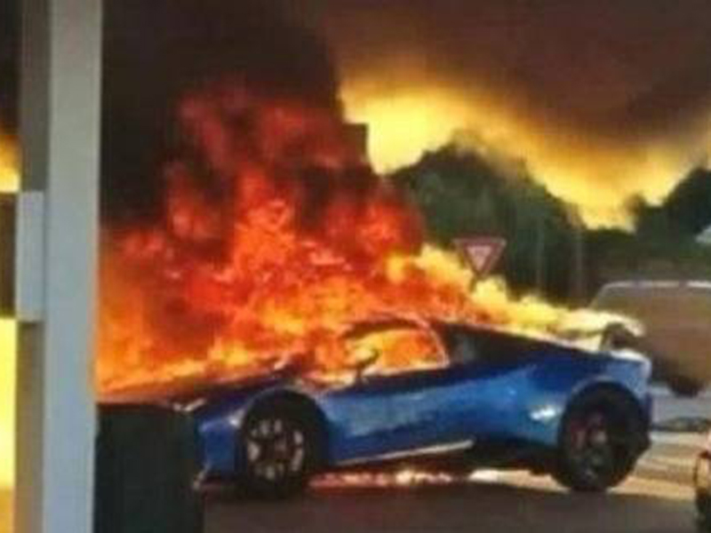 بالفيديو: احتراق لامبورجيني هوراكان بالكامل في محطة وقود أمريكية!